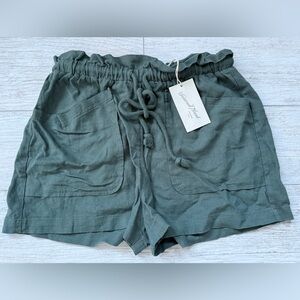 NWT Universal Thread Hunter Green Women's Shorts